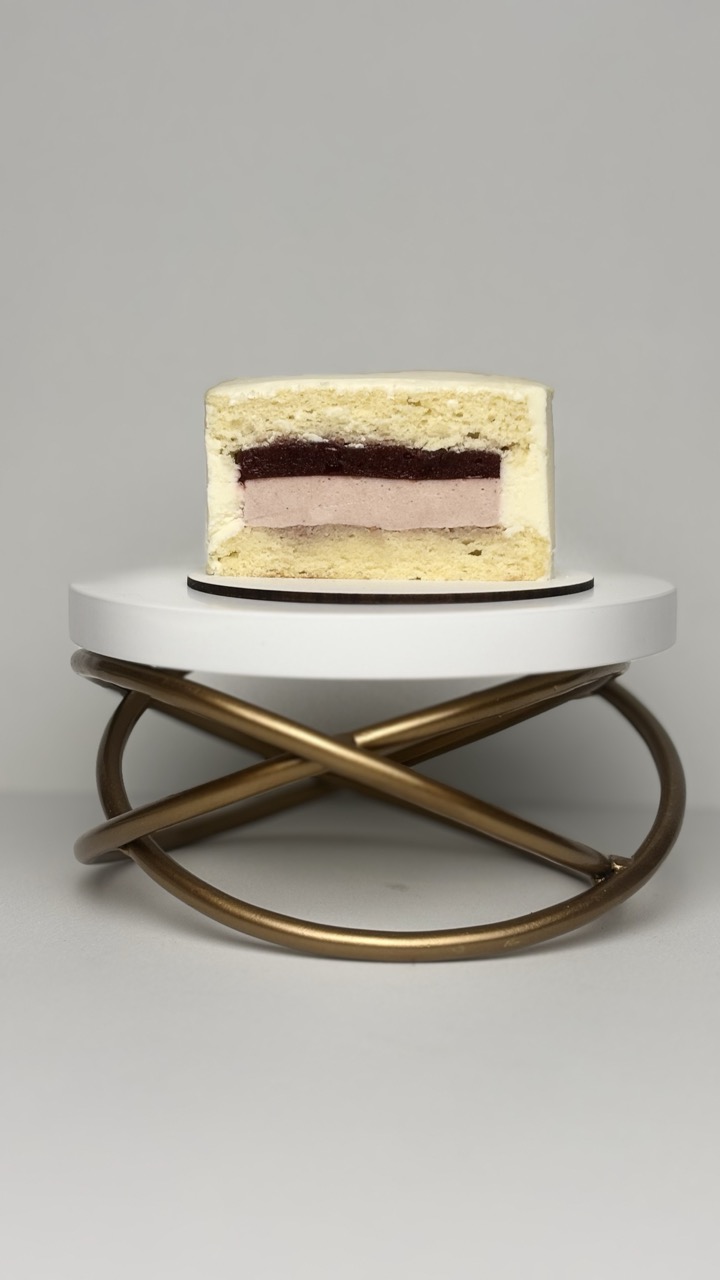 Бенто «Полуниця Ваніль» — полуничний мус на білому шоколаді, ванільний бісквіт