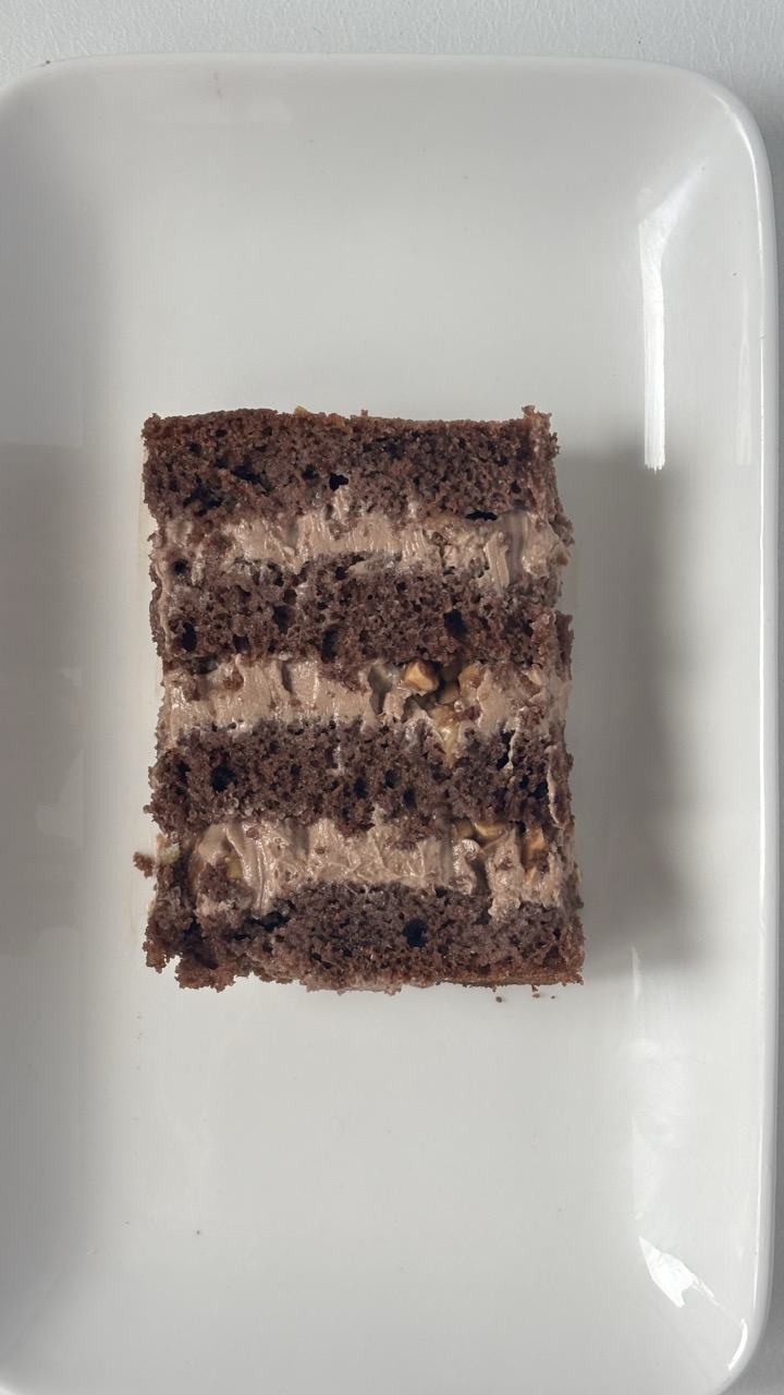 Бенто «Фереро» — шоколадний крем-чіз, карамелізований фундук