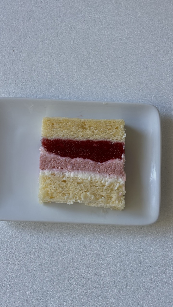 Бенто «Малиновий» — ванільний бісквіт, малинове конфі та мус