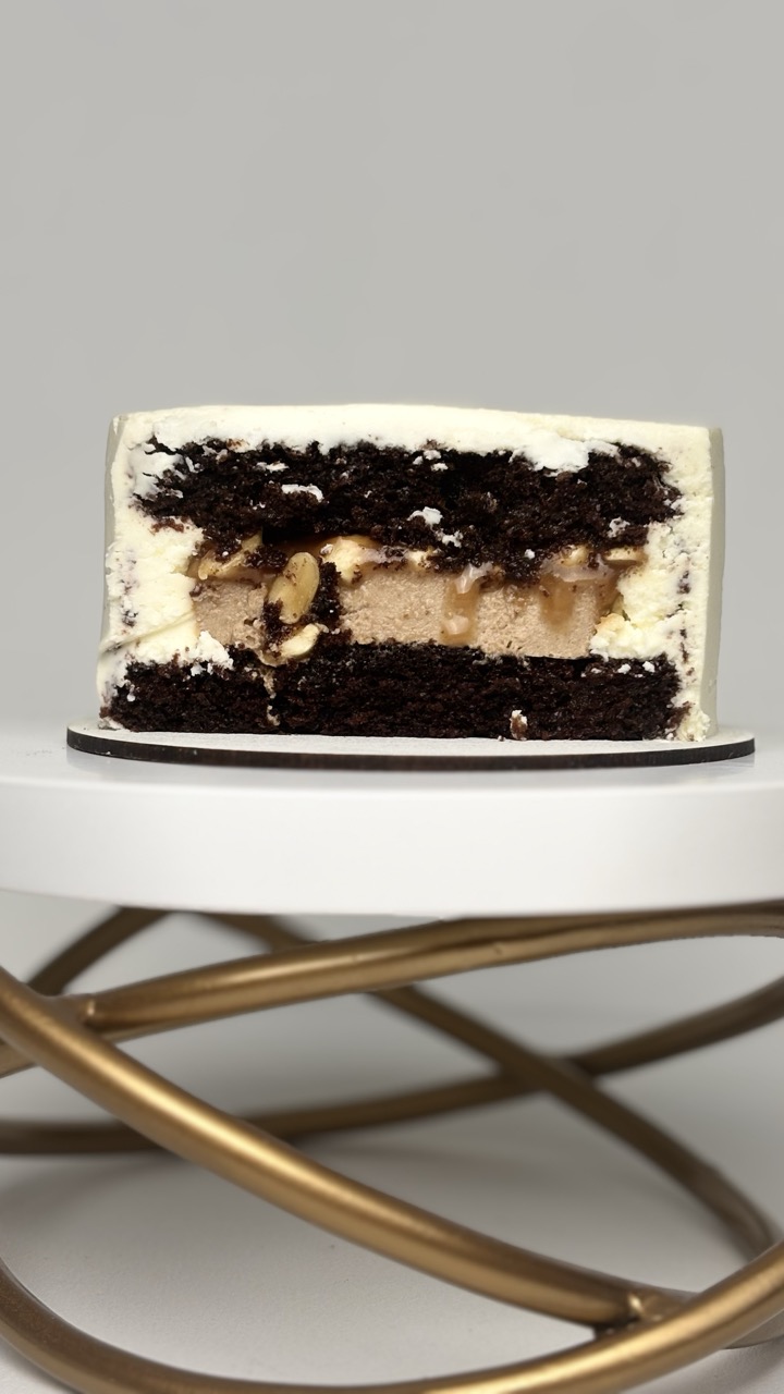 Бенто «Снікерс» — карамель, смажений арахіс, шоколадний бісквіт