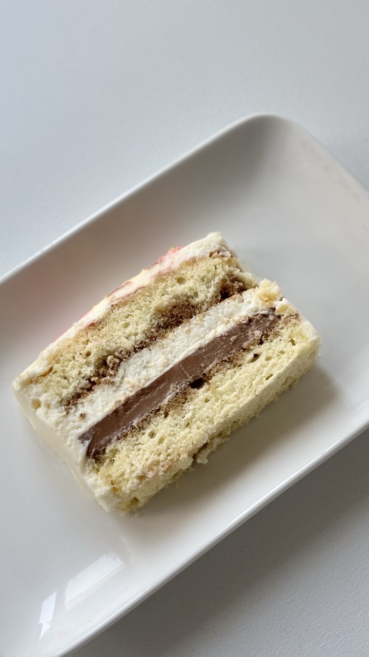 Бенто «Тірамісу» — ванільний крем, кавовий мус, кавова пропитка