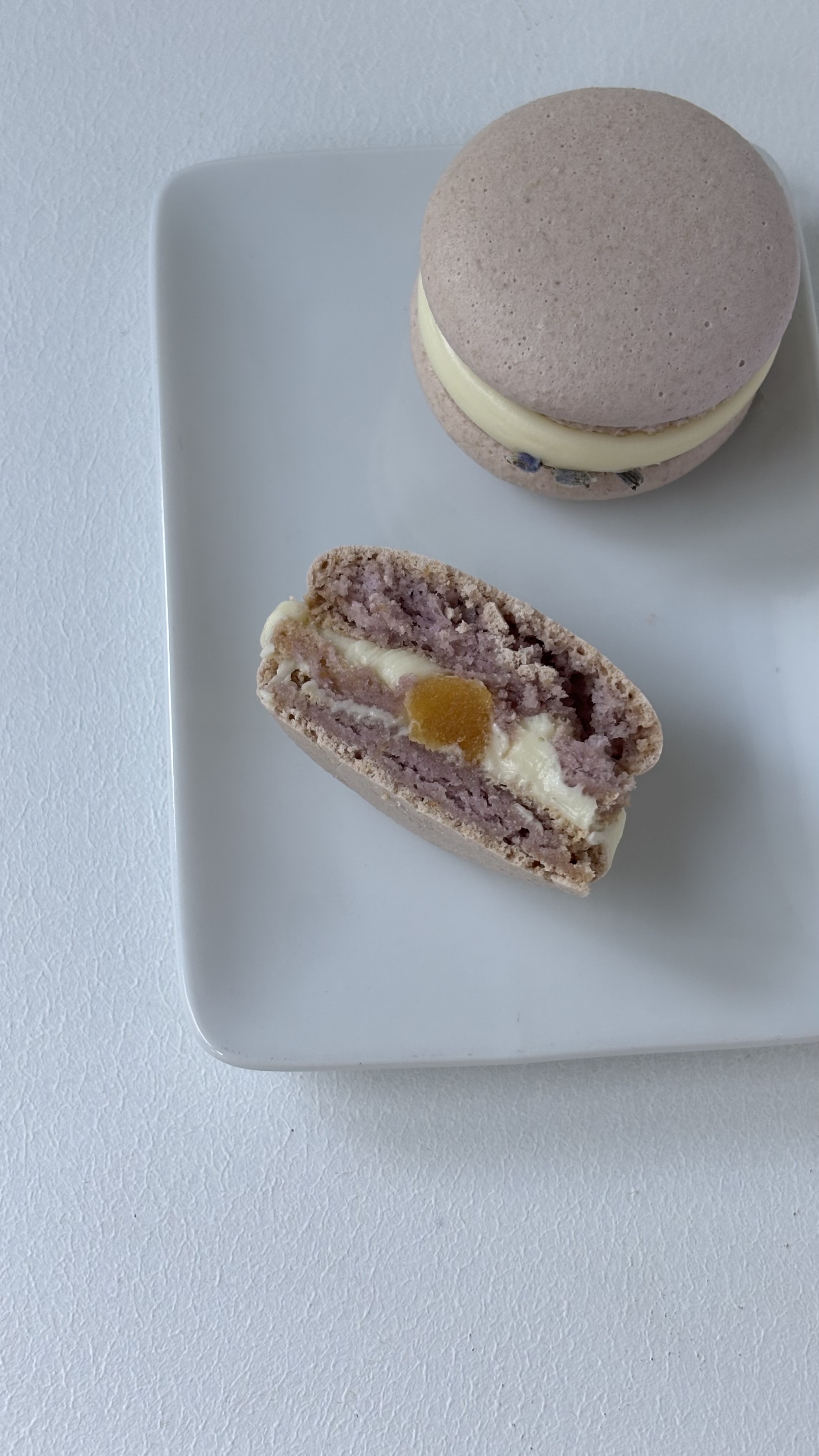 Макаронс Лаванда — Малина